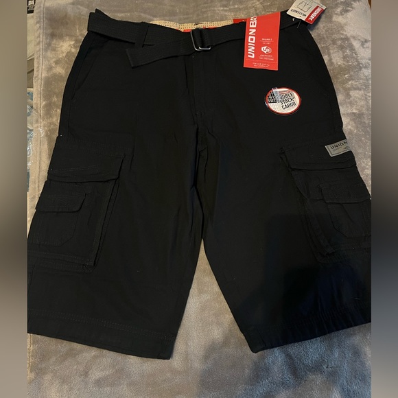Messenger Cargo Short hits below the knee. UNIONBAY  size 32. Black - Picture 6 of 11